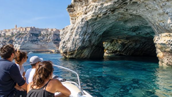 Comment découvrir les grottes marines de Bonifacio en bateau