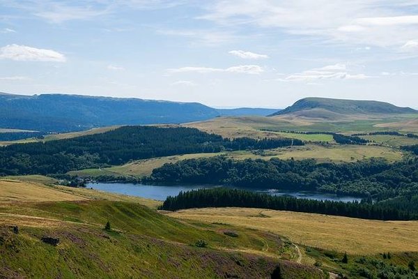 Découvrir les paysages volcaniques de l'Auvergne à travers ses randonnées et balades