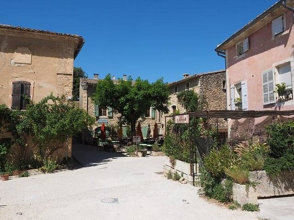 Top 10 des campings du Lubéron : avis et conseils pour choisir le meilleur lieu de vacances